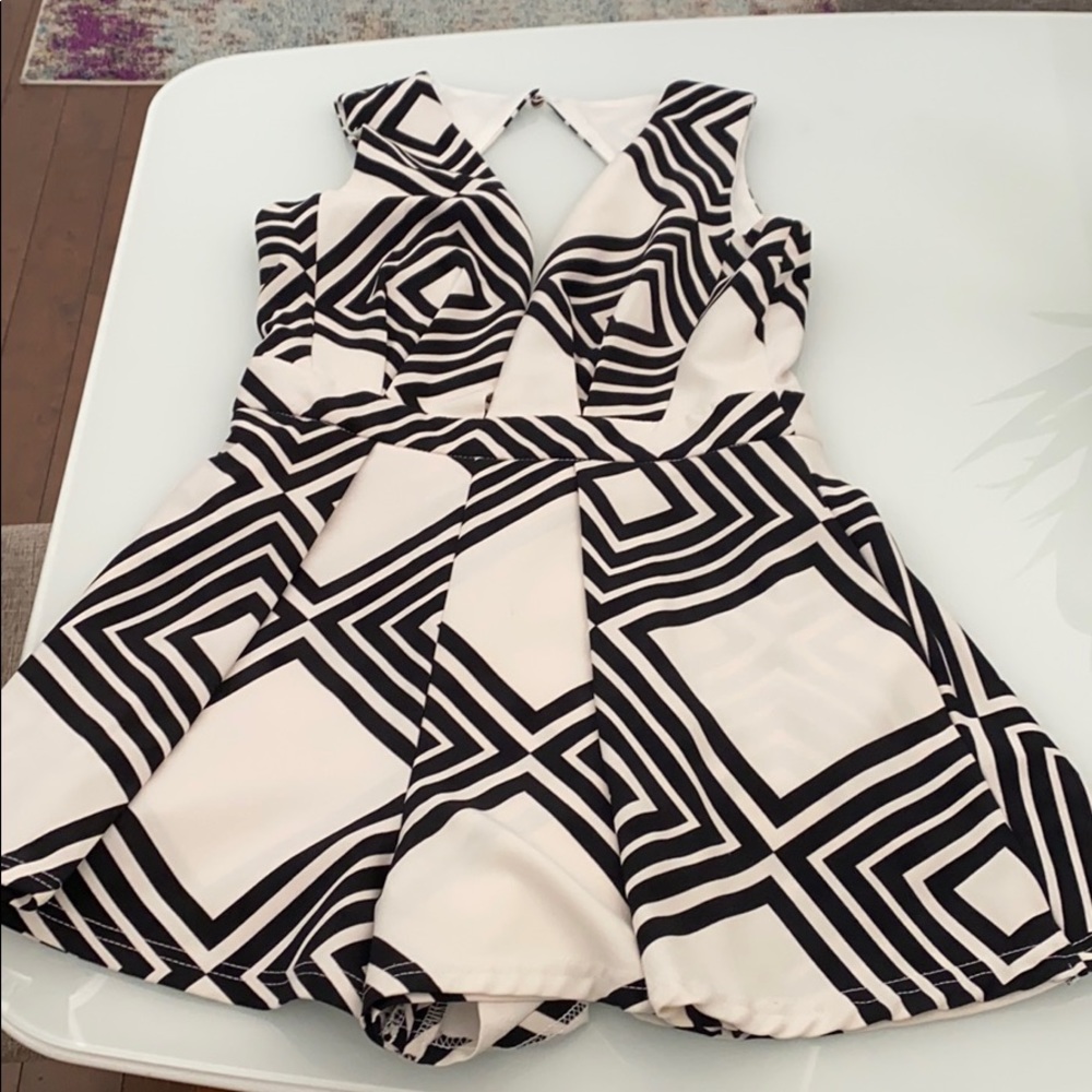 White Geometric Print Romper - Picture 3 of 5